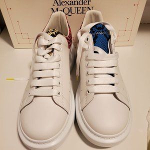 Alexander McQueen Retro and versatile sneakers